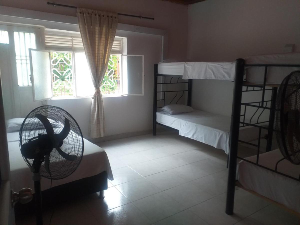 Backpackers And Travellers Hostel Неива Екстериор снимка