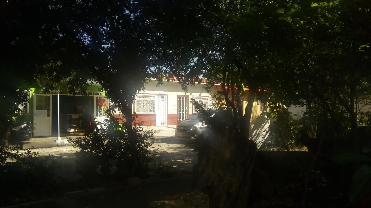 Backpackers And Travellers Hostel Неива Екстериор снимка